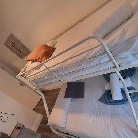 גלוואיי Eyre Square Lane Budget Rooms מראה חיצוני תמונה